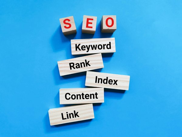 Maximisez votre présence en ligne grâce à une expertise seo